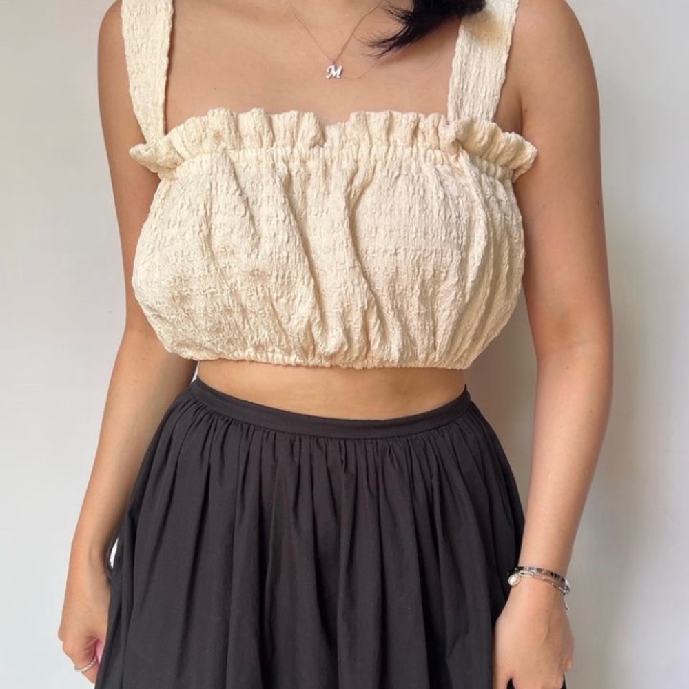 Cutest popcorn croptop yellow smocked hem puff sleeve